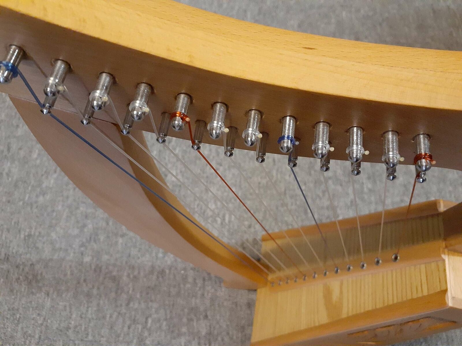 Paytons Baby Harp - 12 String Carved with Bag