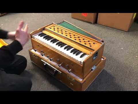 How to play - Musician's Mall Kirtan Deluxe Harmonium