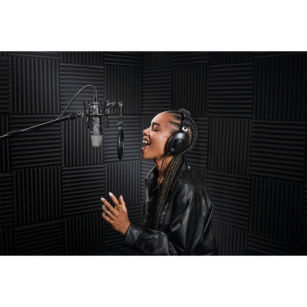 RØDE NT1 Signature Series black microphone son of drum