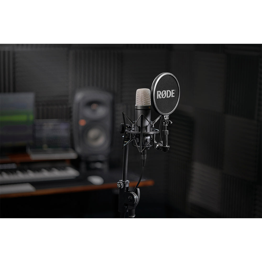 RØDE NT1 Signature Series black microphone